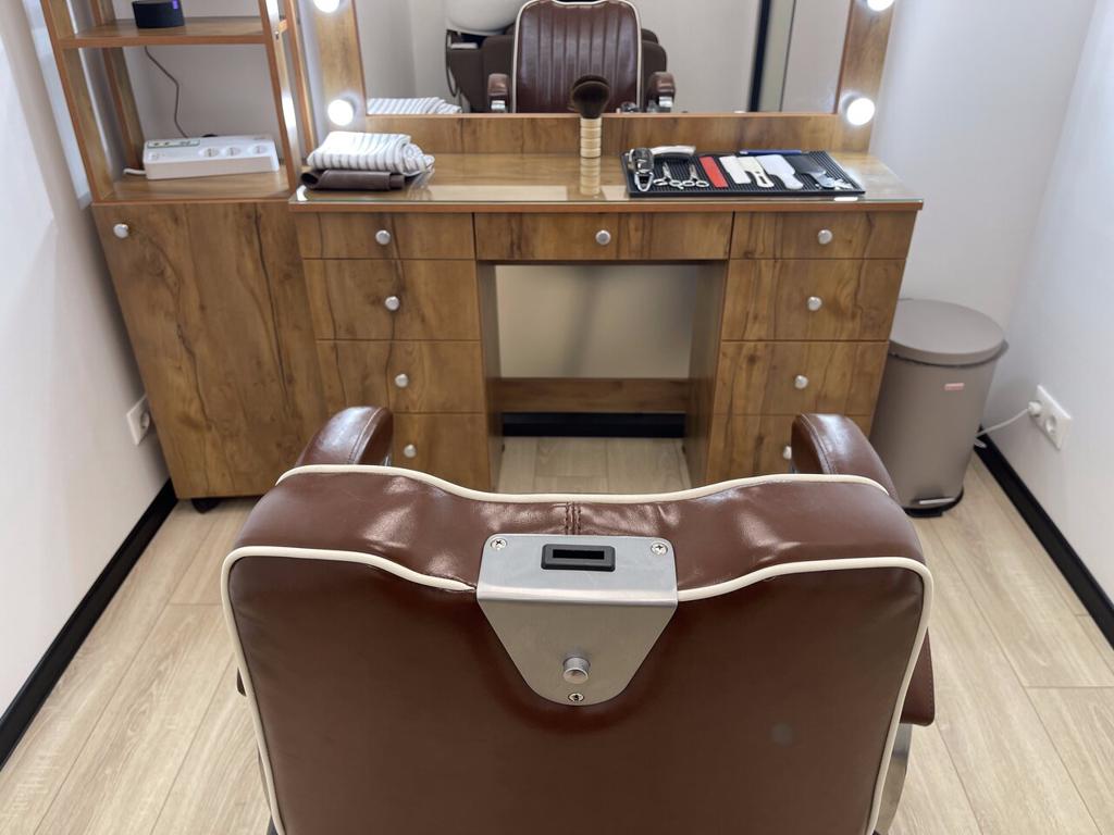 Arthur haircut and barbershop, интерьер