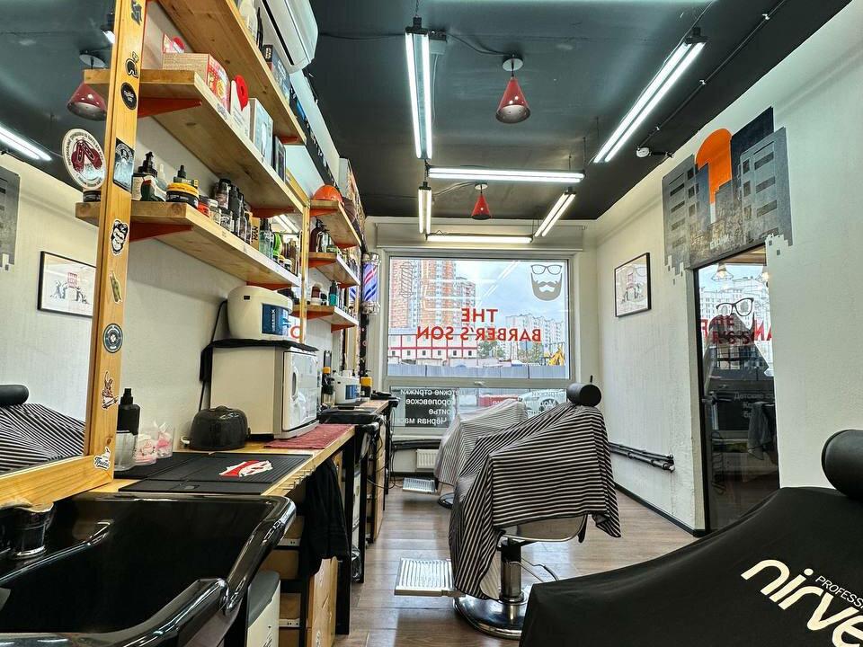 Barber's Son, интерьер