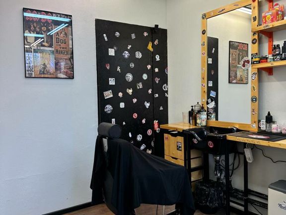 Barber's Son, интерьер