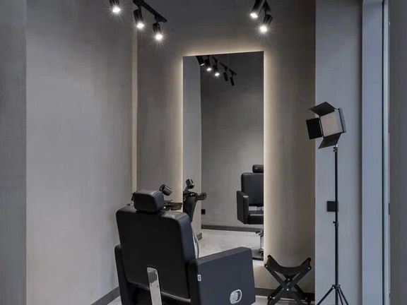 Base Of Four, интерьер