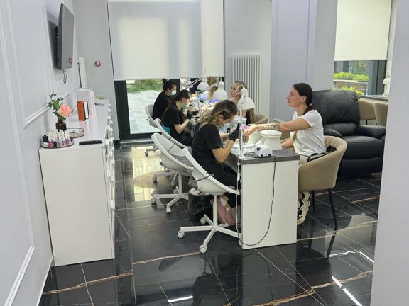 Base, интерьер
