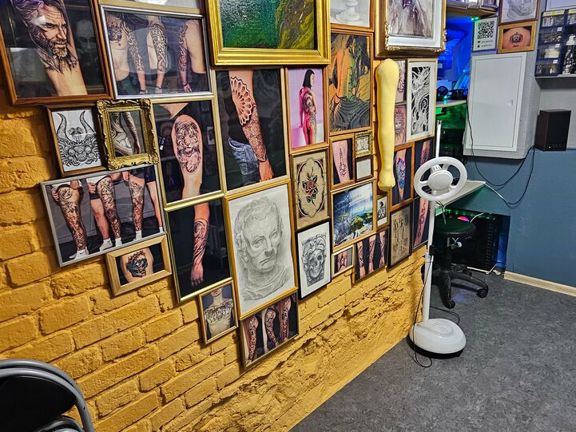 Beretta tattoo, интерьер