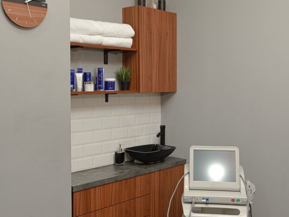 Black Clinic, интерьер
