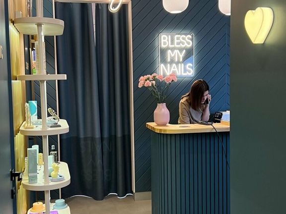 Bless My Nails, интерьер