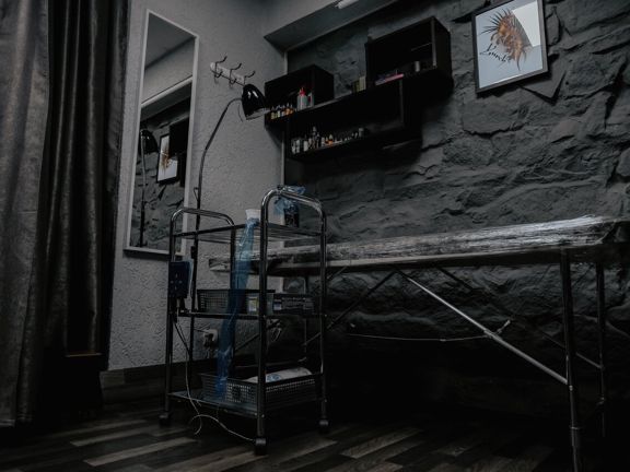 Bloodstain Tattoo, интерьер