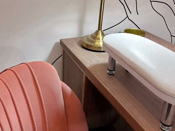 Bloom nail bar, интерьер