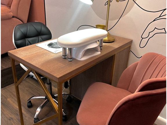 Bloom nail bar, интерьер