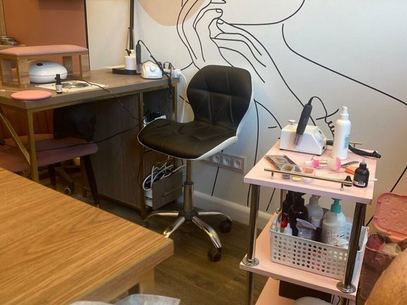 Bloom nail bar, интерьер