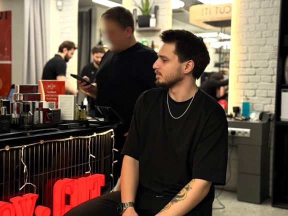Boy Cut, интерьер