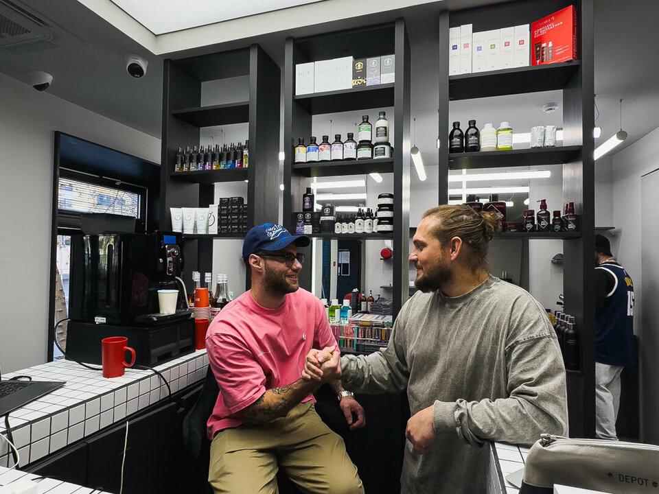 Boy Cut, интерьер
