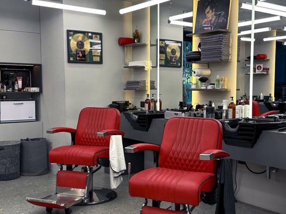 Boy Cut, интерьер