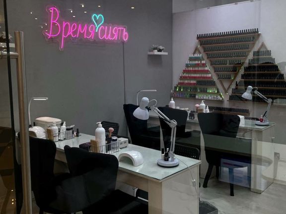 Breezy Nails, интерьер