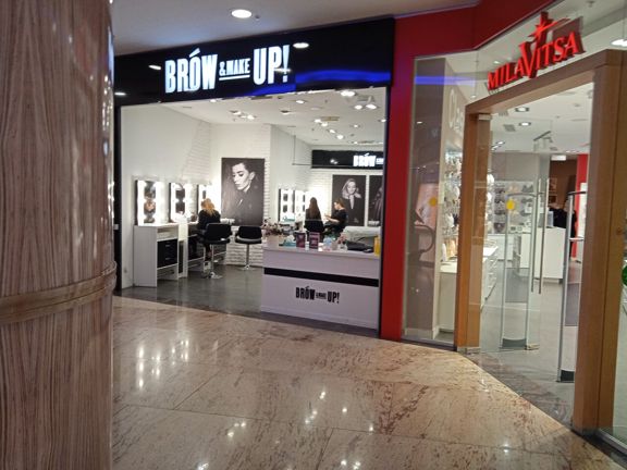 Brow & Make Up!, интерьер