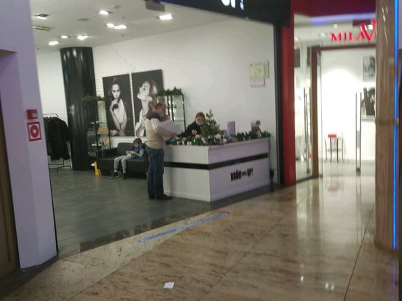 Brow & Make Up!, интерьер
