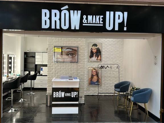 Brow & Make Up!, интерьер