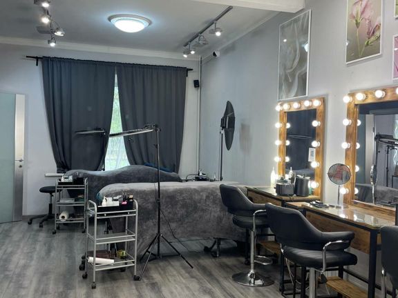 Brow Naturel, интерьер