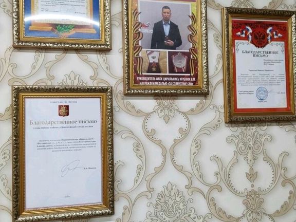 Цирюльникъ, интерьер