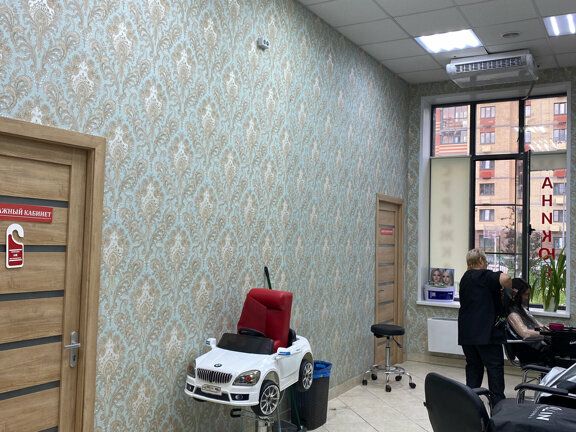 Цирюльникъ, интерьер