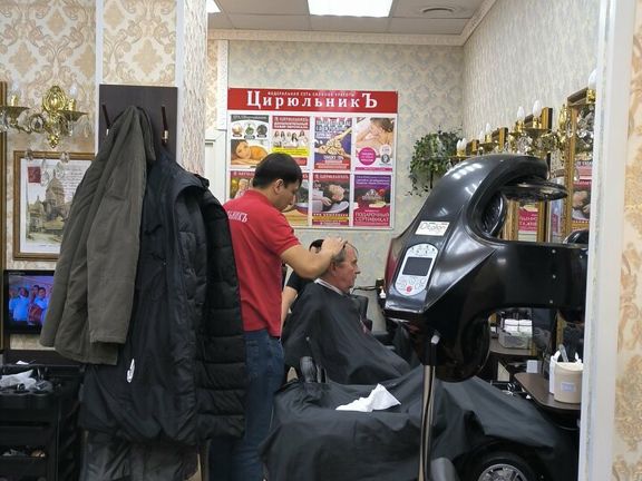 Цирюльникъ, интерьер