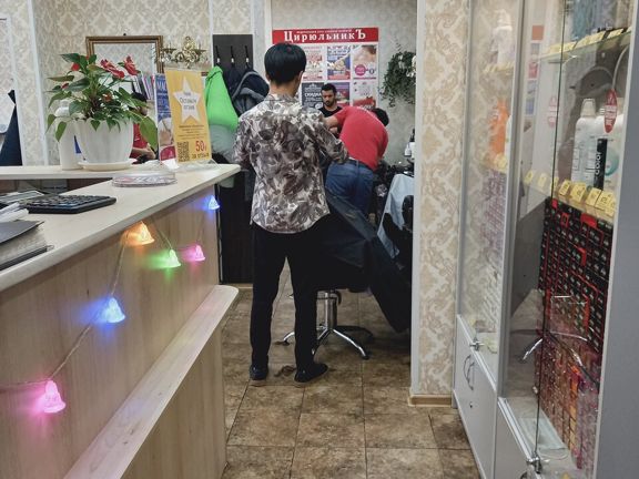 Цирюльникъ, интерьер