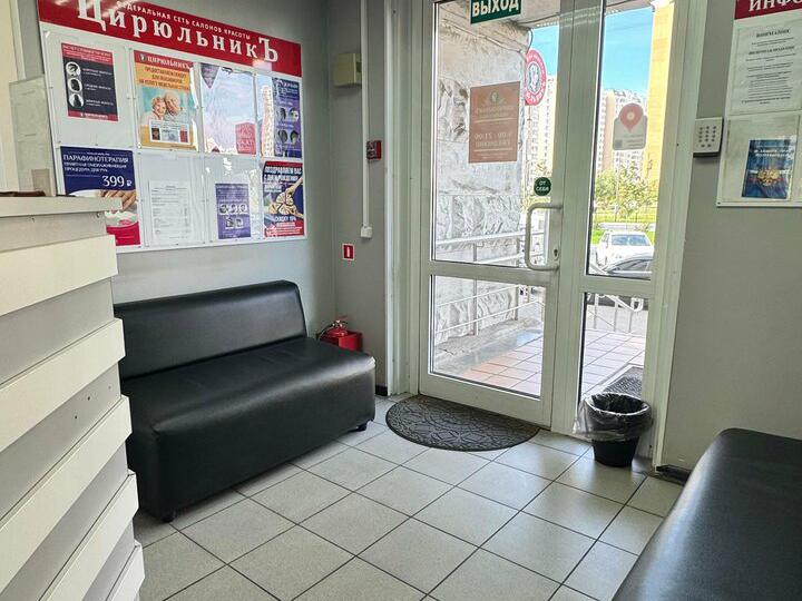 Цирюльникъ, интерьер