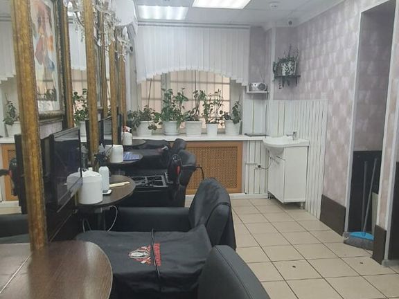 Цирюльникъ, интерьер