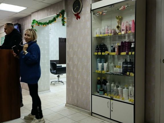 Цирюльникъ, интерьер