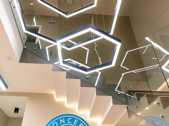 Concern Beauty, интерьер