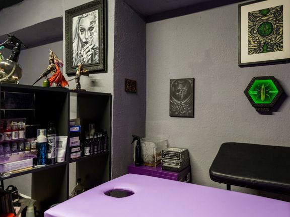 Cranium tattoo, интерьер