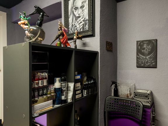 Cranium tattoo, интерьер