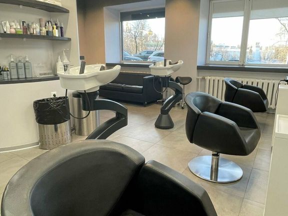 Cut and Color, интерьер