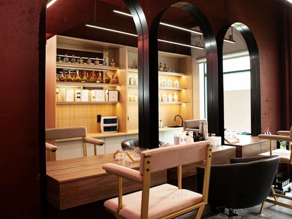 Dali, интерьер