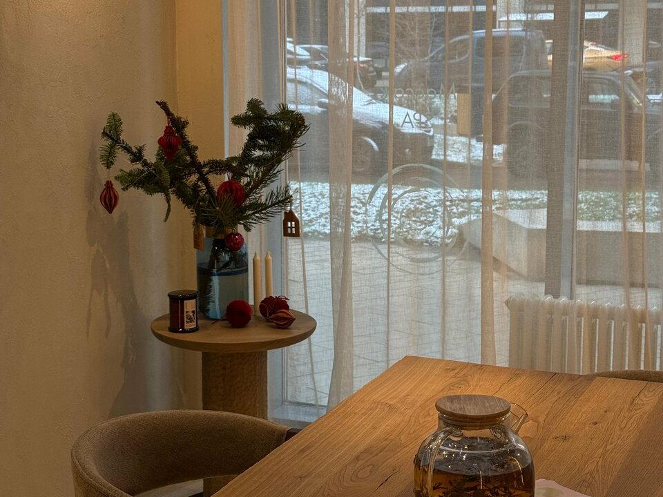 Deep Inside, интерьер