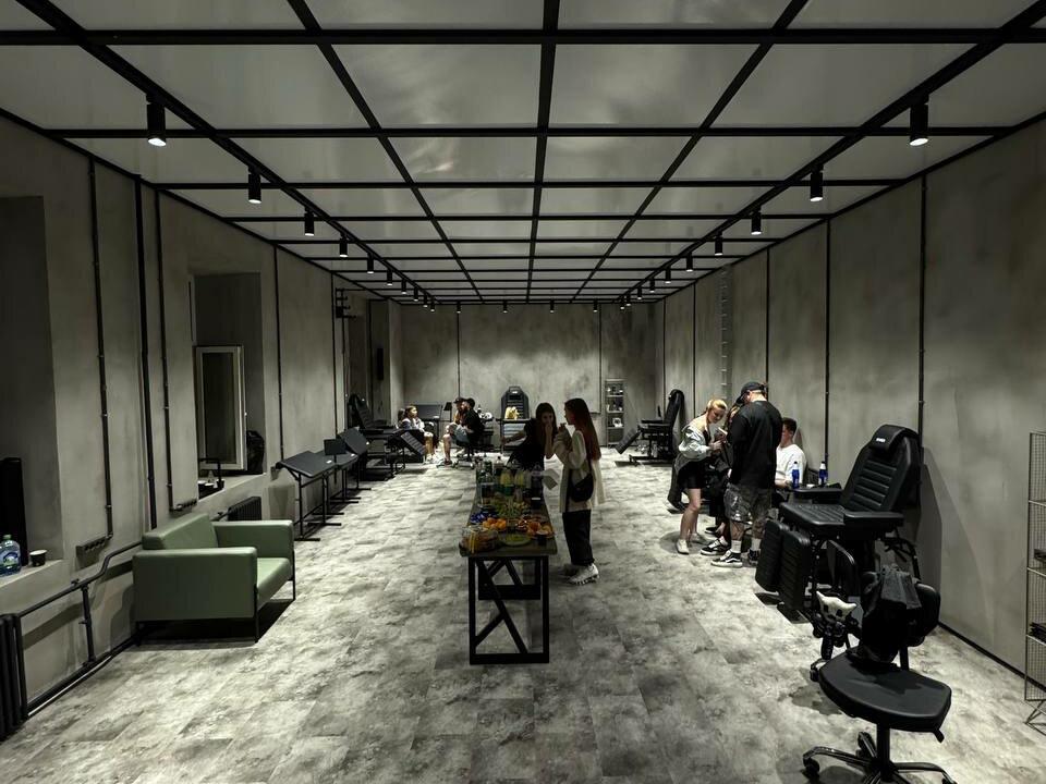 Dysphoria Tattoo Studio, интерьер