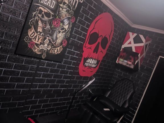 E. V. Tattoo, интерьер