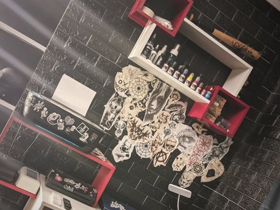 E. V. Tattoo, интерьер