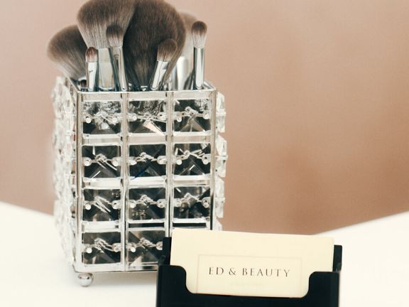 Ed Beauty, интерьер