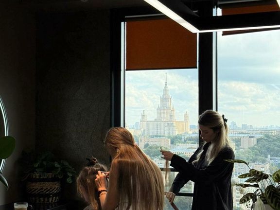 Энергия в волосах, интерьер