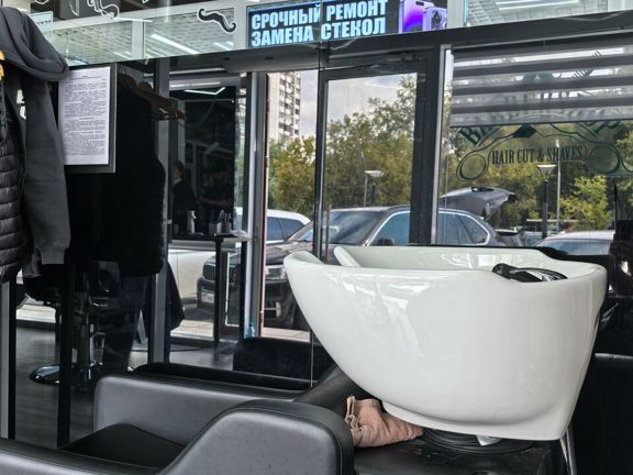 F Barber, интерьер