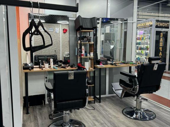 F Barber, интерьер