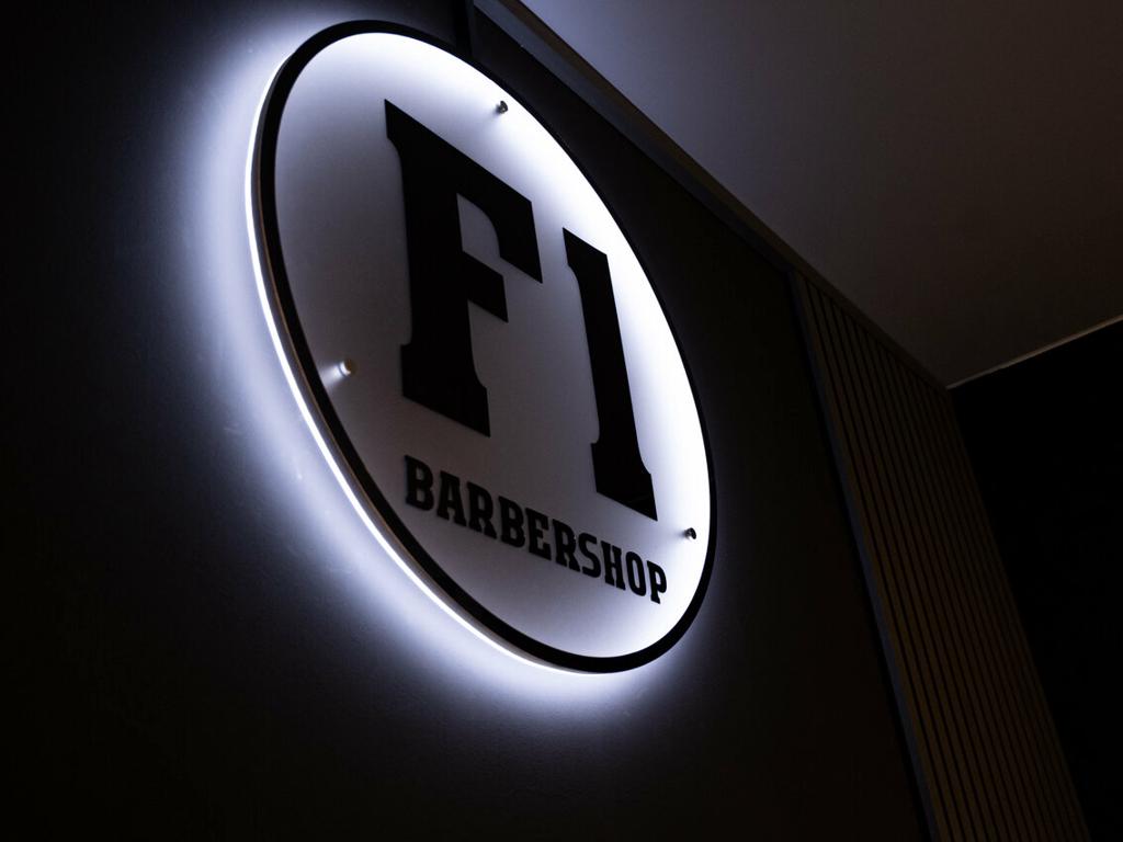 F1, интерьер