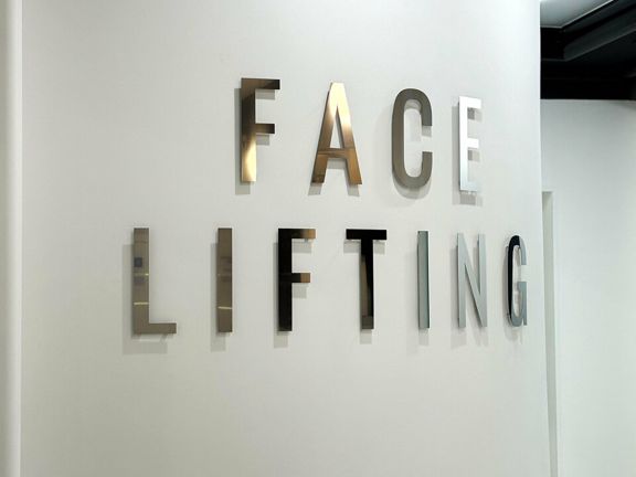 Facelifting, интерьер