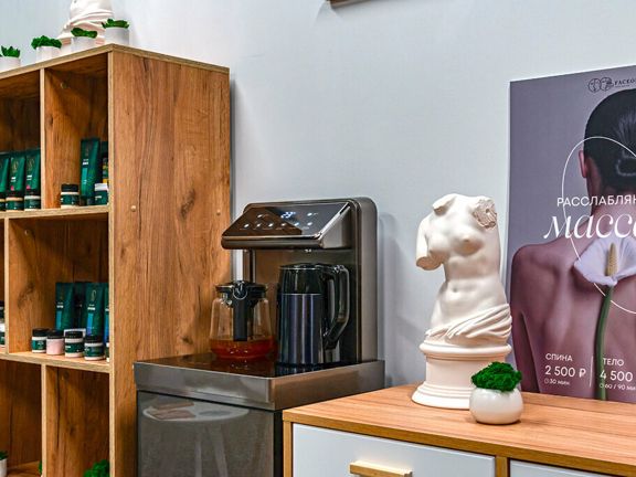 Faceology, интерьер