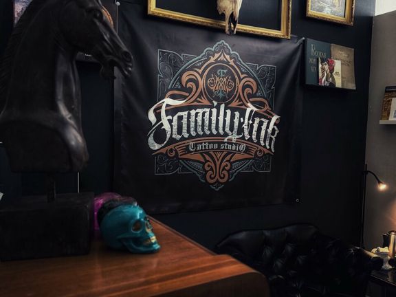 Family ink tattoo, интерьер