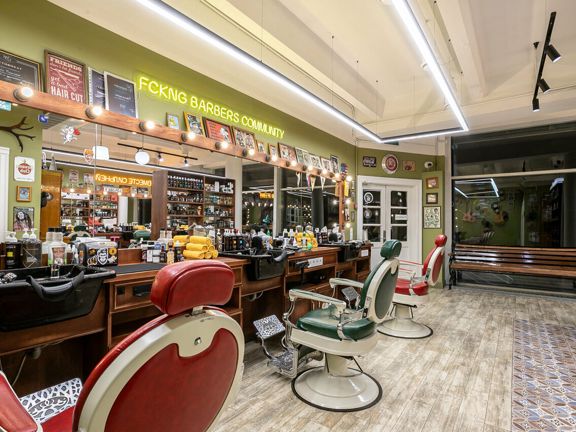 Fckng Barbers, интерьер