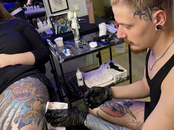 Gabar tattoo, интерьер