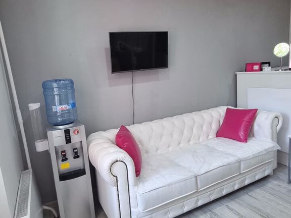 Girl's House, интерьер