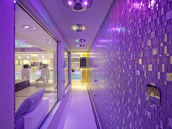Golden Mile, интерьер