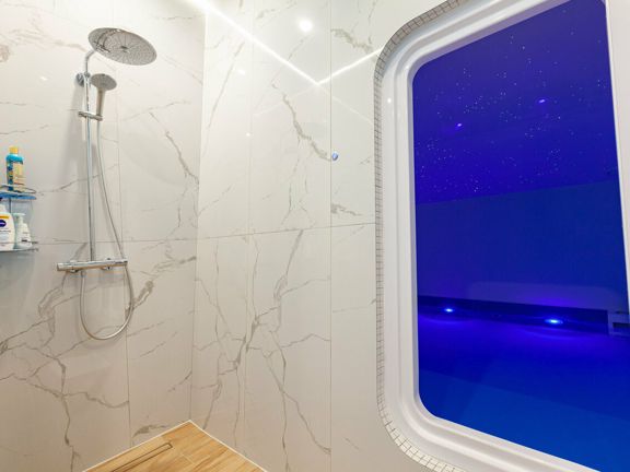 Grand Float, интерьер