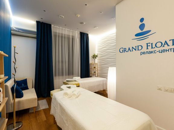 Grand Float, интерьер